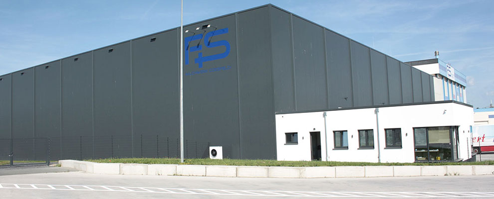 Außenansicht auf einen Produktionsbetrieb für gekühlte Waren umgebaut durch G+H Kühllagerbau