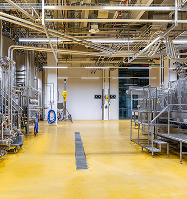 Ansicht einer Produktionsanlage im Bereich Getränkeindustrie
