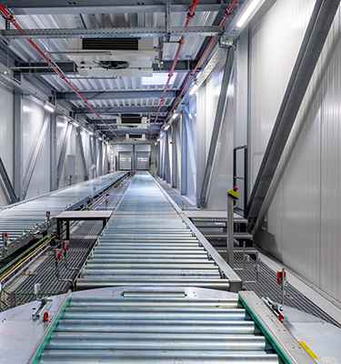 Förderband und Logistik-Lösungen im gekühlten Produktionsbereich